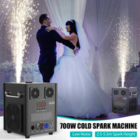 Fontaine à étincelles froides 700 W – la machine devant un couple de mariés dansant sous les étincelles