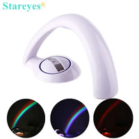 Lampe projecteur arc-en-ciel – la lampe blanche sur fond blanc