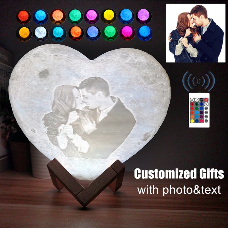 Lampe lune cœur personnalisée – photo d'un couple imprimée dans la lumière du cœur