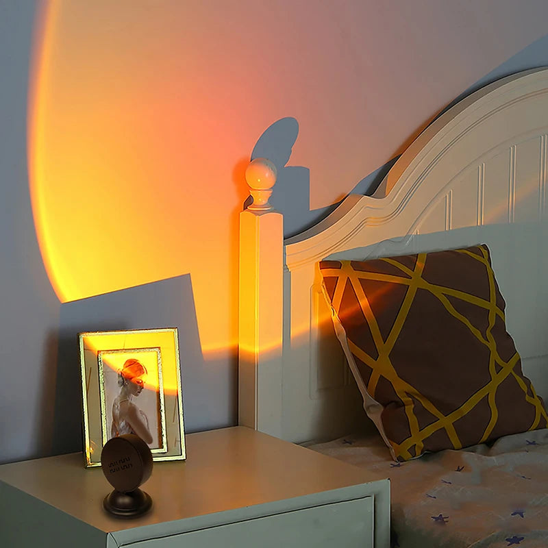 Projecteur coucher de soleil USB – posé sur une table de nuit près d'un lit