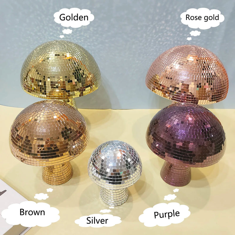 Boule à facettes déco champignon – groupe de champignons de coloris différents avec leurs noms