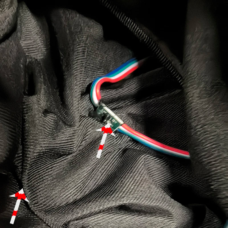 Rideau ciel étoilé LED – détail du câblage des LED au dos de la toile