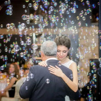 Mini machine à bulles LED RGB – pluie de bulles pendant une danse de mariage