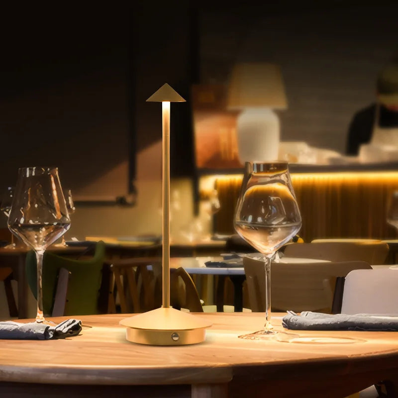 Lampe de table sans fil à chapeau conique – vue 8