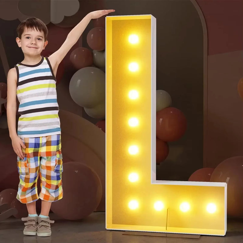 Lettre lumineuse géante 120 cm en carton mousse, 10 ampoules LED blanc chaud