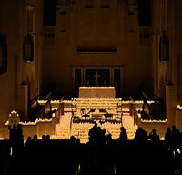 Bougies pilier LED ivoire – église éclairée de nombreuses bougies pilier
