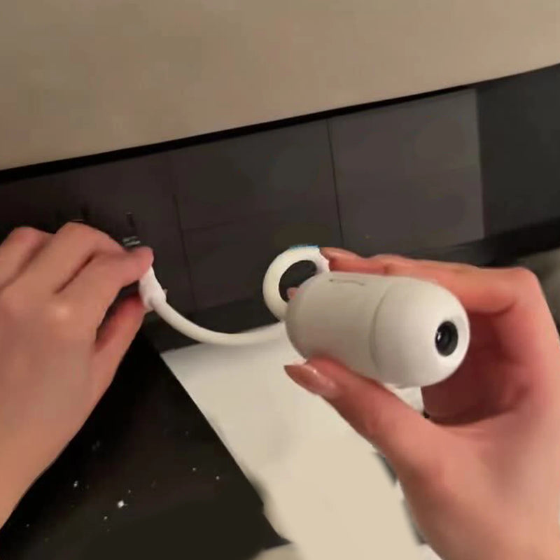 Mini projecteur galaxie USB – main qui plie le bras flexible de la lampe