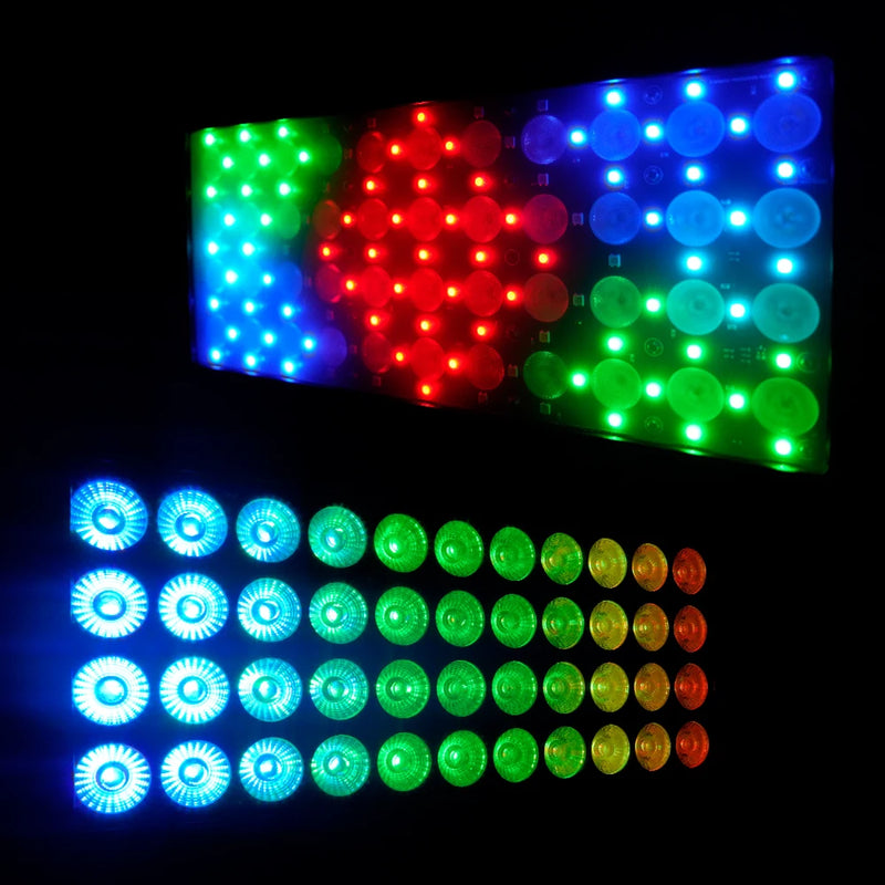 Projecteur LED extérieur IP65 44 x 10 W – panneaux LED allumés en vert, rouge et bleu avec motifs de lumière