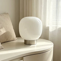 Lampe de table en verre à 3 teintes – lampe blanche près d'un rideau
