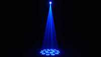 Lyre LED beam 200 W à 18 prismes – faisceau bleu étroit vu de face