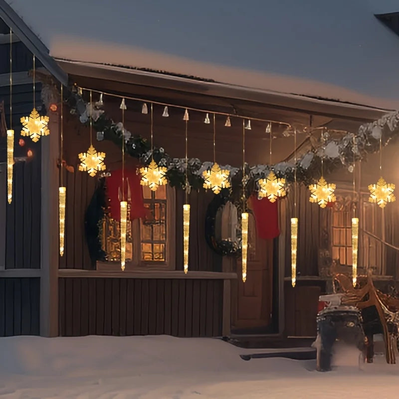 Rideau lumineux flocons et glaçons de Noël – rideau lumineux sur une façade enneigée