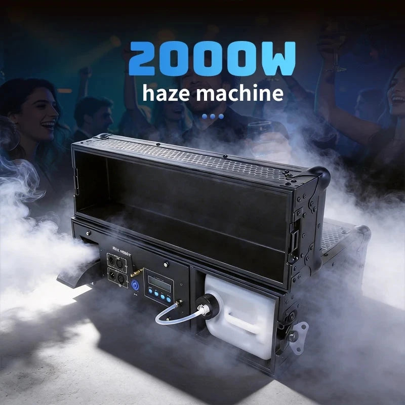 Machine à brouillard 2000 W en flight case – machine en fonctionnement avec de la brume sur scène