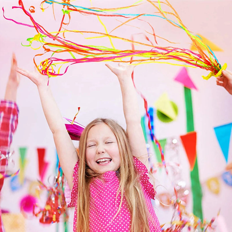 Banderoles à lancer pour fête – banderoles multicolores lancées en l'air par un enfant