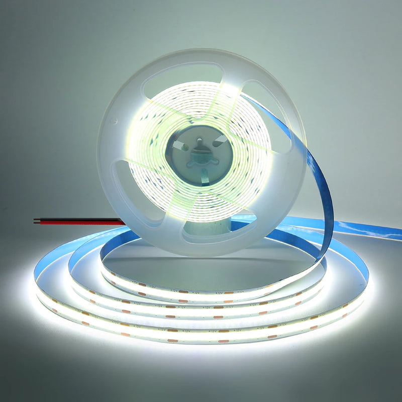 Bande LED COB ultra-fine – rouleau allumé en blanc froid