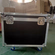 Flight case à roulettes pour 4 lyres 7 x 40 W, 4 compartiments, mousse EVA