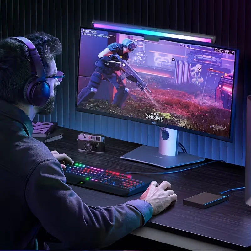 Barre lumineuse écran PC 30 ou 40 cm – barre RGB au-dessus d'un écran pendant une partie de jeu