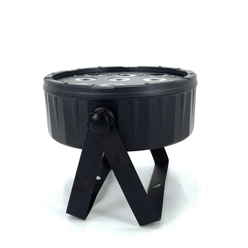 PAR LED plat 18 LED – vue de côté avec son étrier qui sert aussi de pied