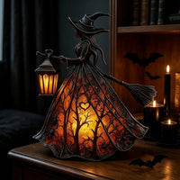 Lampe sorcière d'Halloween – vue de face de la sorcière avec sa lanterne et son balai