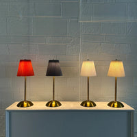 Lampe de table sans fil plissée – quatre lampes allumées sur un meuble