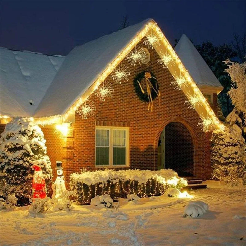 Guirlande lumineuse effet feu d'artifice – façade de maison décorée de grappes lumineuses