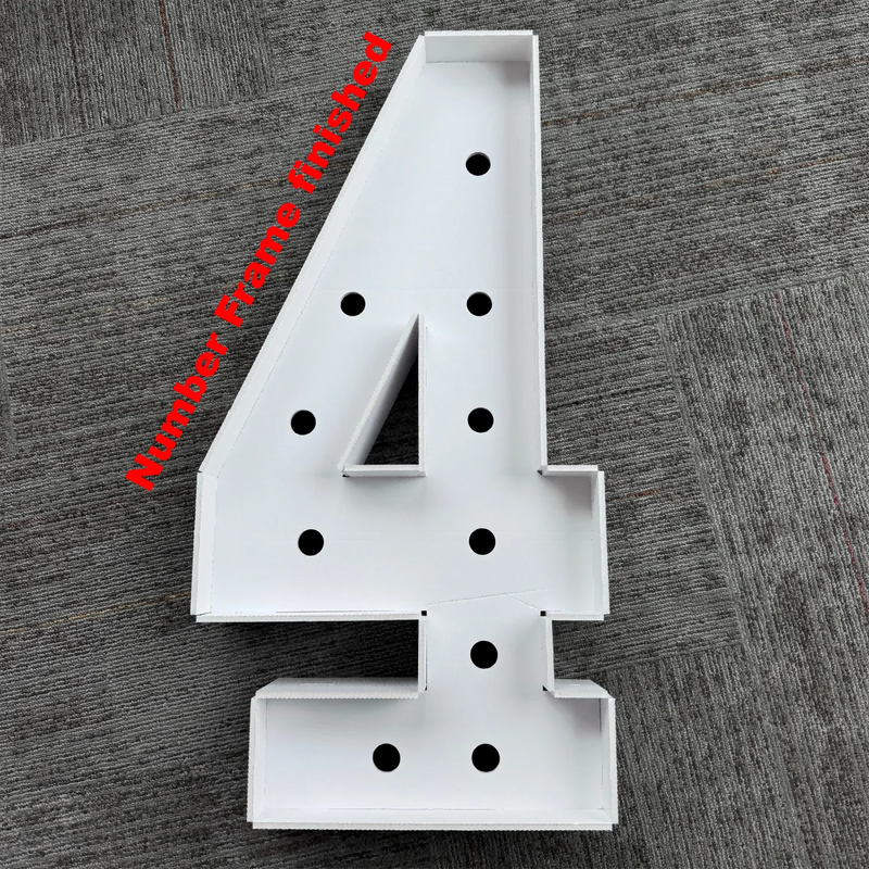 Chiffre marquee 73 cm – cadre du chiffre 4 assemblé, trous des ampoules