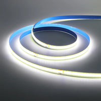 Ruban LED COB 220 V – gros plan sur la ligne de lumière blanche