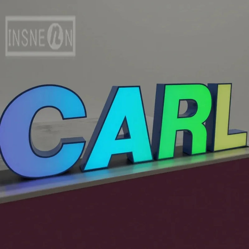 Lettres boîtier 3D – lettres à face lumineuse bleue, détail du relief