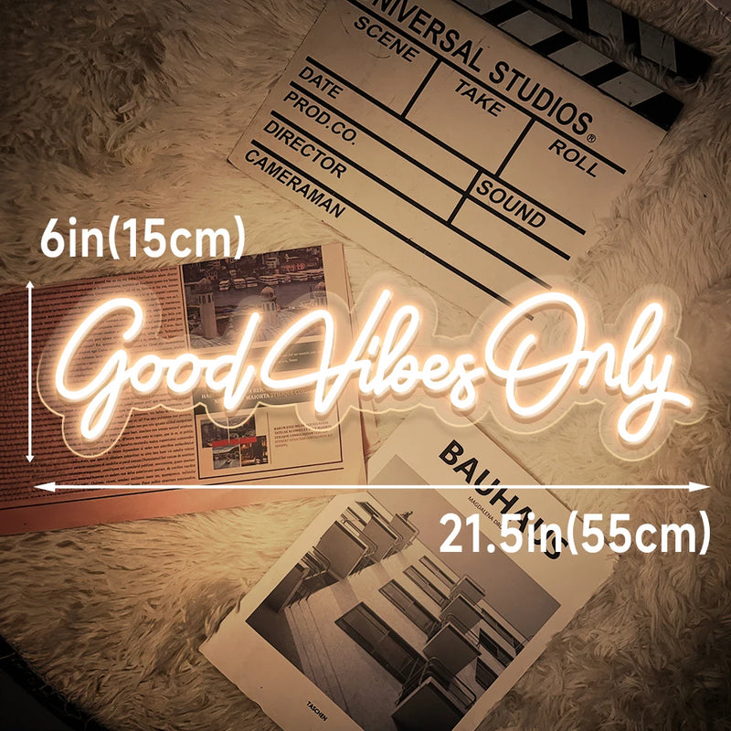 Néon déco LED « Good Vibes Only » ou « Chill Vibes » – dimensions du néon « Good Vibes Only » : 55 x 15 cm