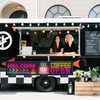Panneau LED défilant flexible – message affiché sur un food-truck