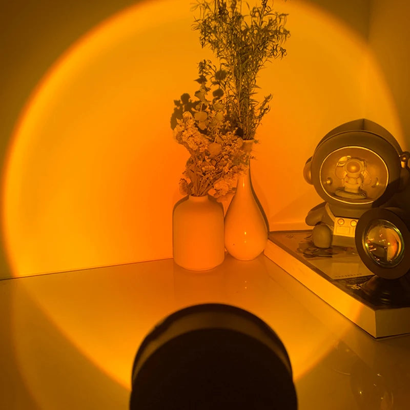 Lampe coucher de soleil USB sur socle rond – projection dorée sur un coin de pièce