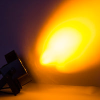 Projecteur PAR LED – lumière orange projetée en soirée