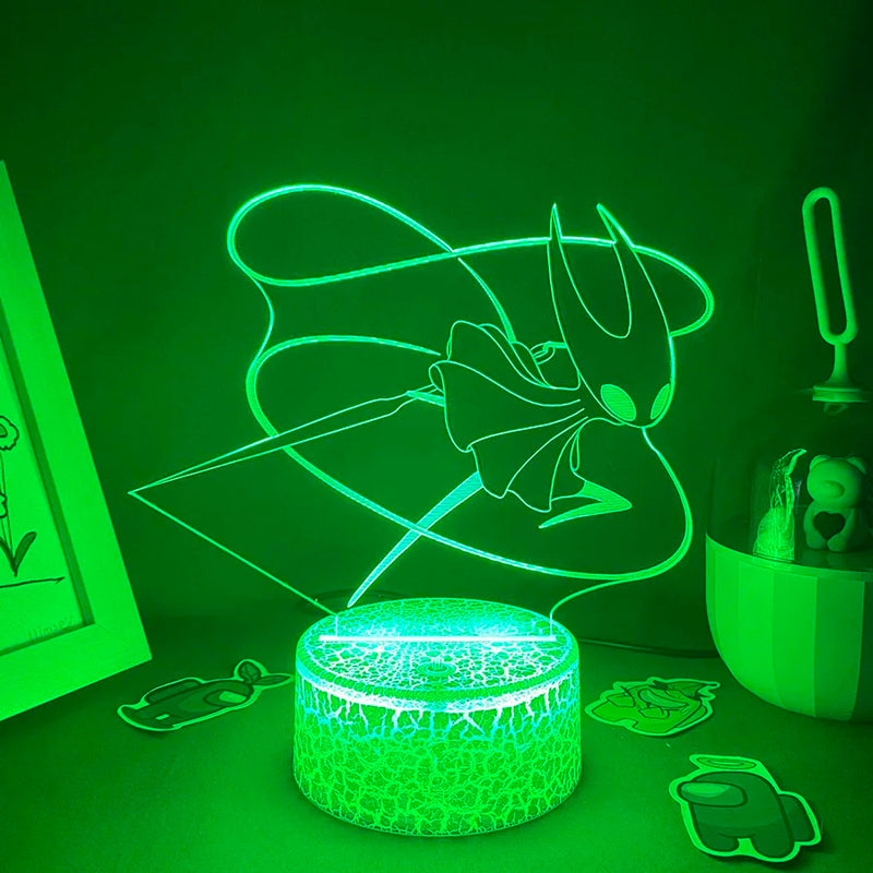Lampe 3D Hornet – lumière verte sur socle blanc craquelé