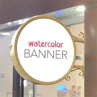 Enseigne drapeau ronde personnalisée – exemple de logo sur un caisson à cadre doré et support décoratif