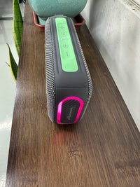 Enceinte Bluetooth lumineuse portable – embout lumineux RGB allumé en rose