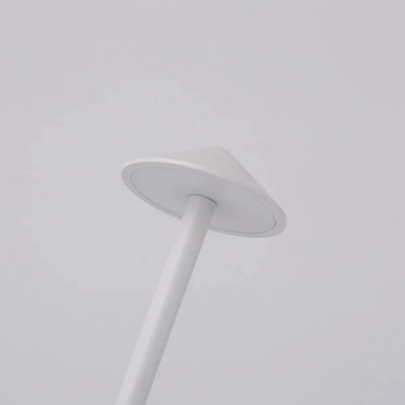 Lampe de table sans fil à chapeau conique – détail du chapeau conique
