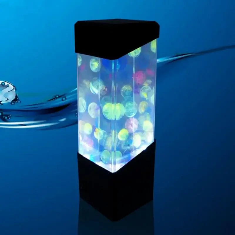 Lampe méduse aquarium – lampe aquarium à méduses allumée sur fond d'eau