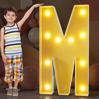 Lettre lumineuse géante 120 cm en carton mousse, 10 ampoules LED blanc chaud