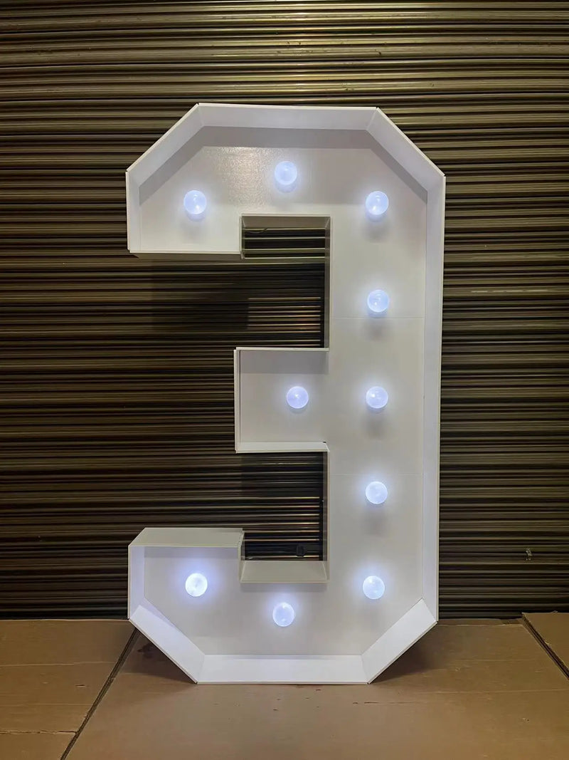 Chiffres lumineux géants 120 cm en carton mousse, blanc chaud ou blanc froid