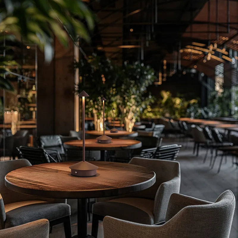 Lampe de table sans fil à chapeau conique – vue 6