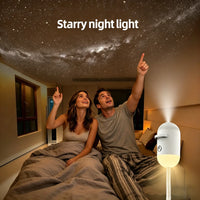 Projecteur d'étoiles USB à veilleuse chaude – couple regardant un ciel étoilé projeté au plafond