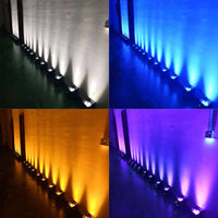 Uplight PAR LED sur batterie – rangée de projecteurs éclairant un mur en blanc, bleu, ambre et violet