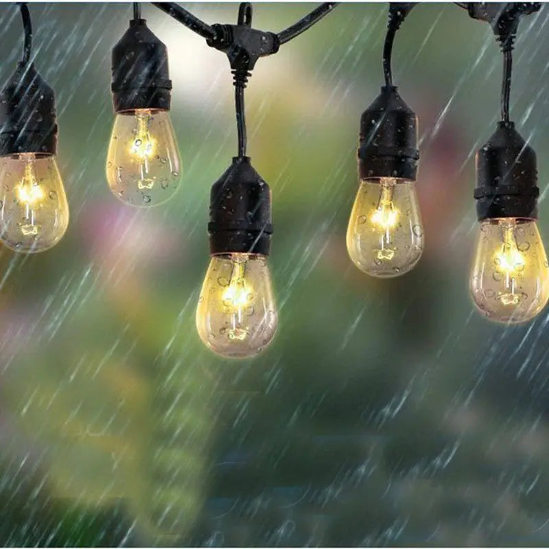 Guirlande guinguette S14 E27 – ampoules LED S14 allumées sous la pluie