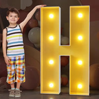 Lettre lumineuse géante 120 cm en carton mousse, 10 ampoules LED blanc chaud