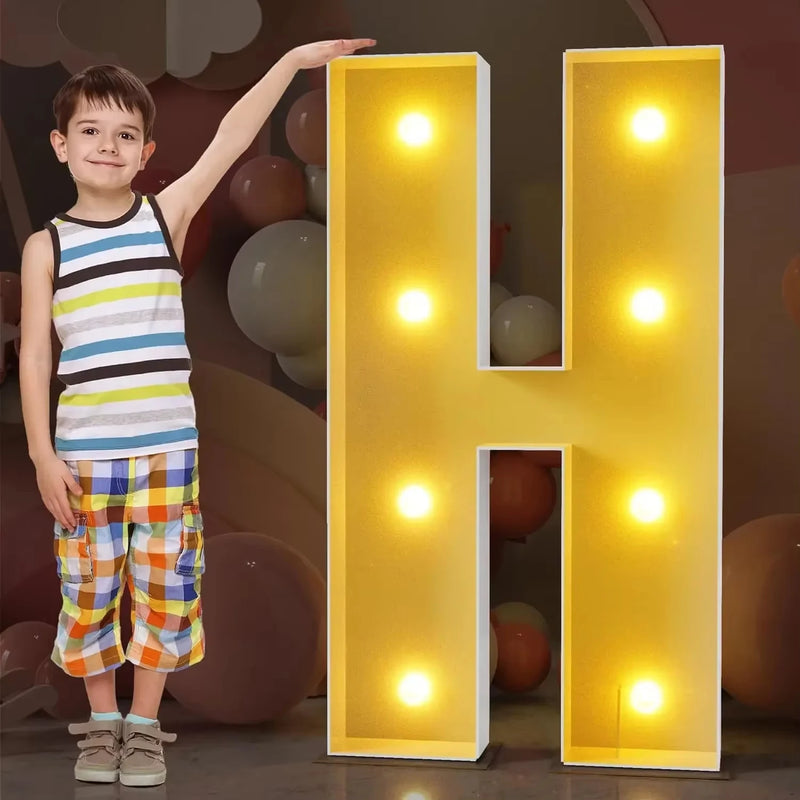 Lettre lumineuse géante 120 cm en carton mousse, 10 ampoules LED blanc chaud