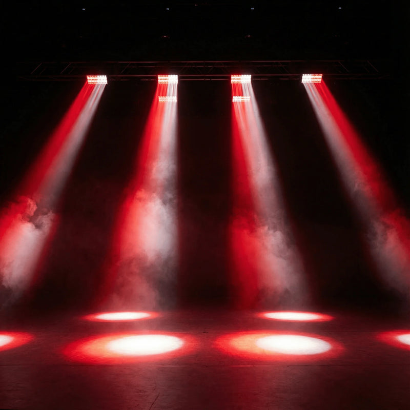 Lot de 4 stroboscopes LED 300 W – faisceaux rouges sur scène dans la fumée