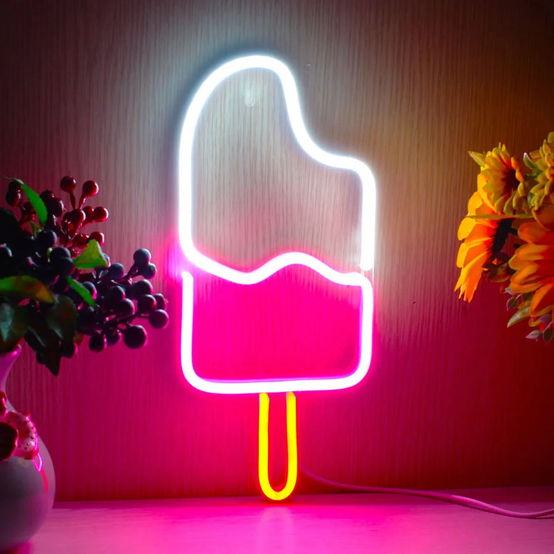 Néon LED glace esquimau – modèle blanc et rose posé près de fleurs