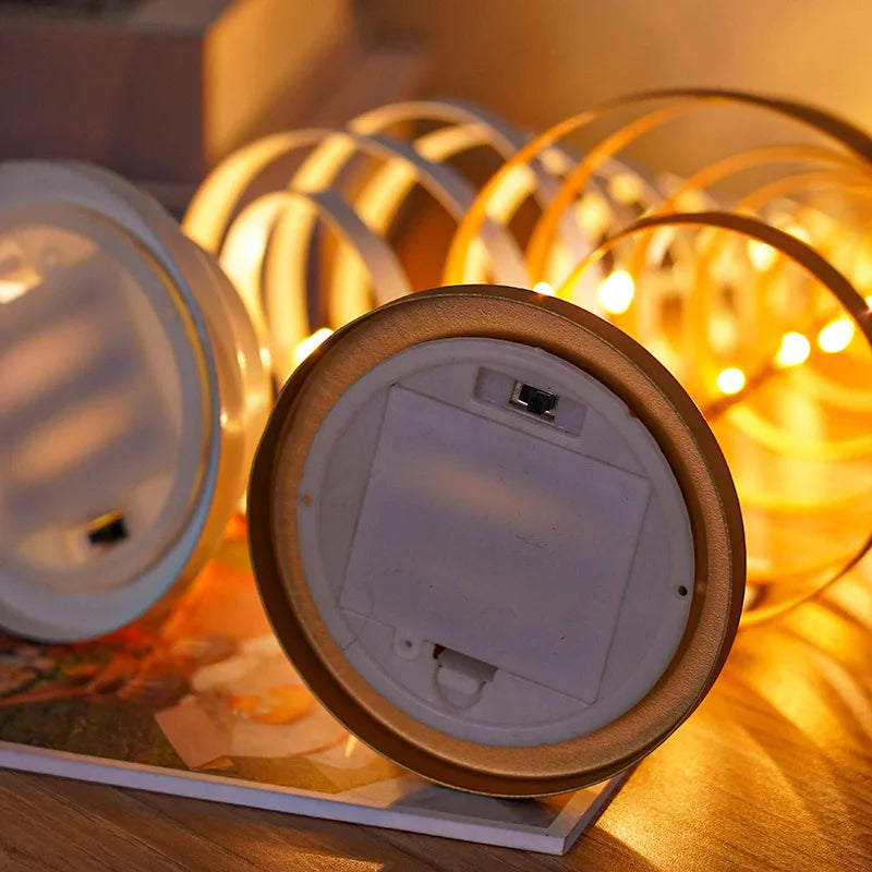 Sapin lumineux de table – compartiment à piles et interrupteur sous le socle