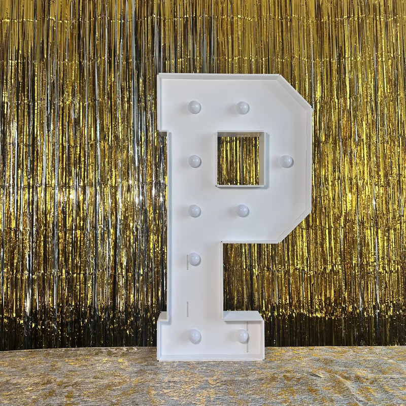 Lettre chapiteau lumineuse 91,5 cm – la lettre P en cadre blanc