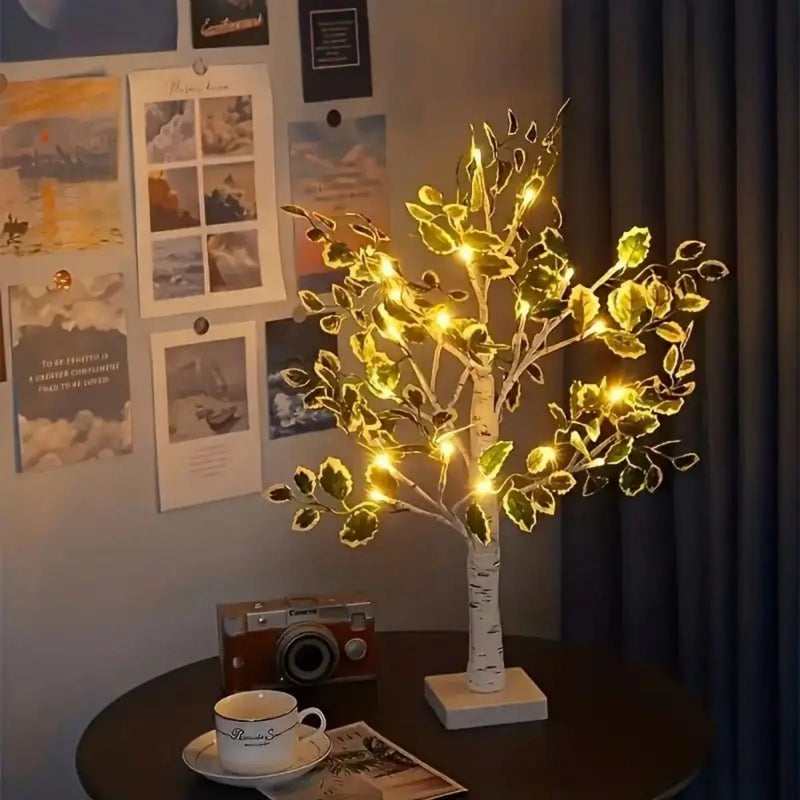 Arbre lumineux bouleau LED 61 cm – arbre à tronc blanc allumé près d'un mur de photos