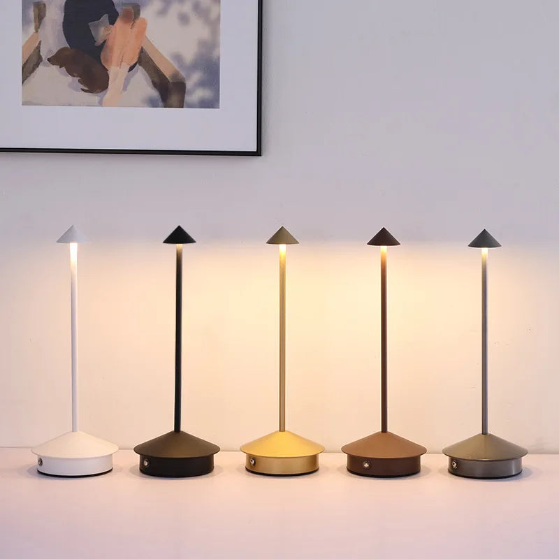 Lampe de table sans fil à chapeau conique – vue 4